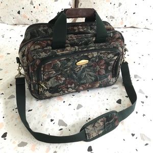 ⋒ Vintage Floral Carry On Bag / Luggage